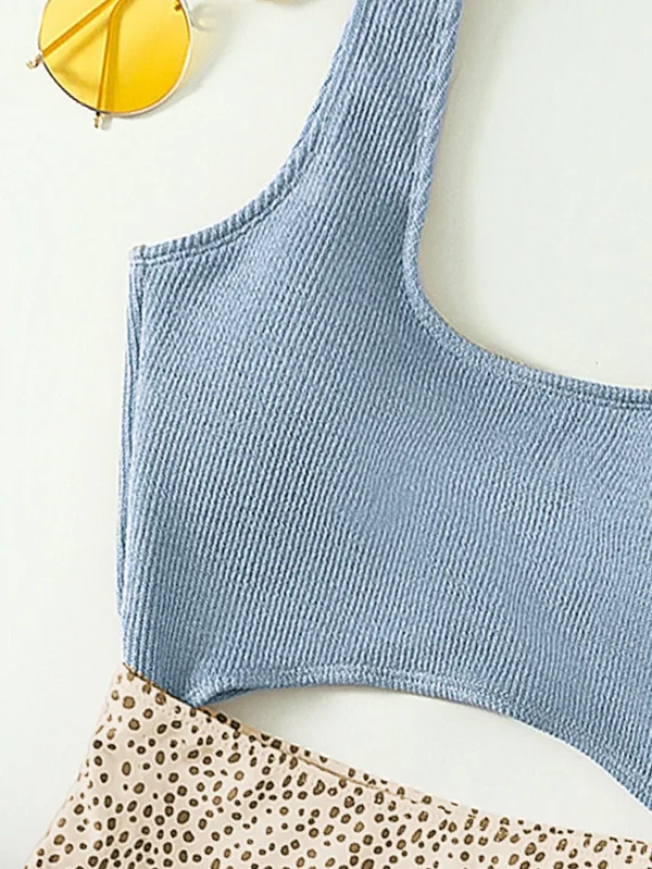 Classic Scoop Neck One-Piece Swimsuit
